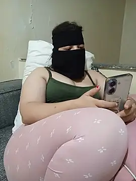 Lara-_-28's Live XXX Chat