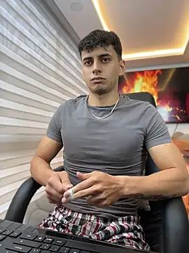 XXX chat uživo modela Mark_Aiken