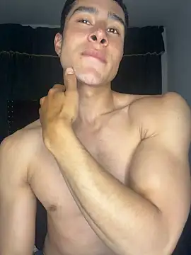 AustinJones_ Adlı Modelin Canlı XXX Sohbeti