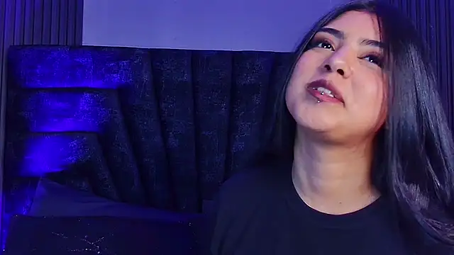 XXX chat uživo modela MiiaLimour