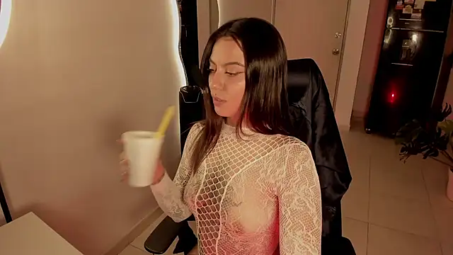 Chat +18 de itsjade ao vivo