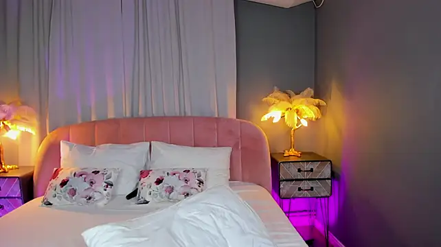 AmedeeaBanks Show Webcam