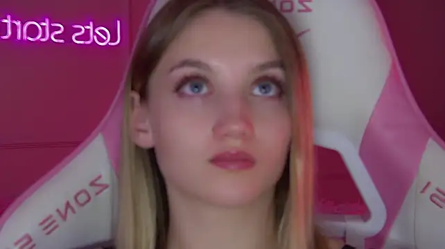 XXX chat uživo modela StacyEvances