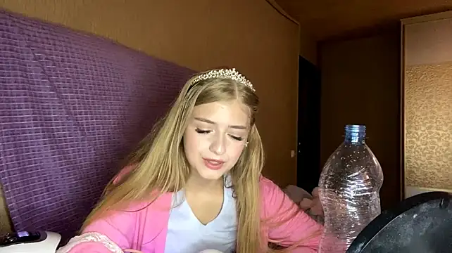 Chat +18 de JenelleWhitehead ao vivo