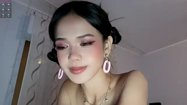 XXX chat uživo modela TinyMika