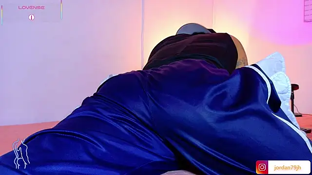 JordanSmiith_ Adlı Modelin Canlı XXX Sohbeti