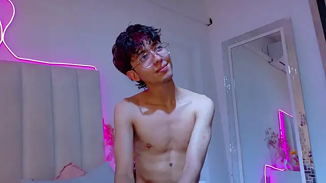 Twink_Sebas7: онлайн-секс-чат