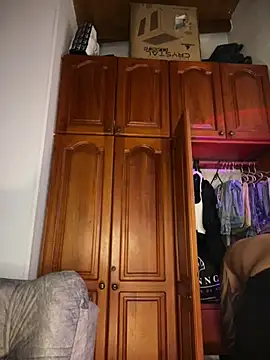 Chat +18 de KaditaNavarro ao vivo
