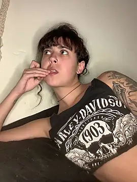 ninapellegrini17 Adlı Modelin Canlı XXX Sohbeti