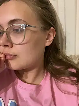 emilymeo XXX чат на живо