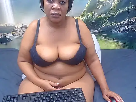 BLACKMILF4U live XXX chat