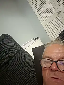 gymrat61's Live XXX Chat