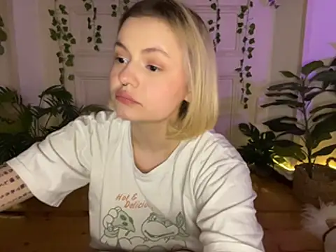 MoonIvy_'s Live XXX Chat
