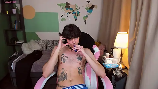 YoungHeartbroker's Live XXX Chat