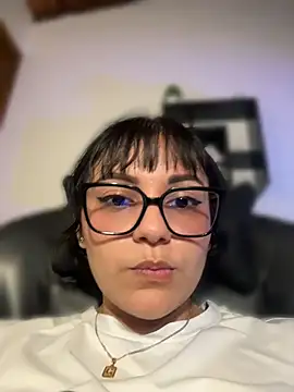 Chatroom XXX en direct de cinna_monroll