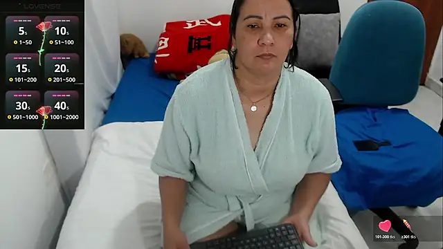 LAURA_Foxht – Naživo XXX chat