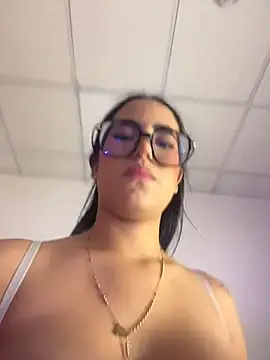 Chat XXX en directo de TopDollXXX