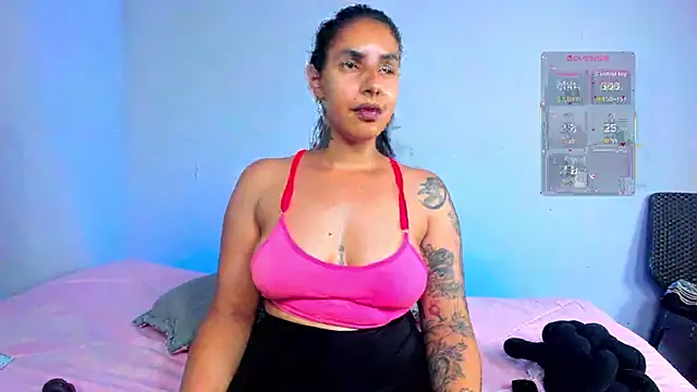 CURVY_EBONY_MILF's Live XXX Chat