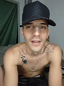Chat +18 de MaxHornyLatin ao vivo