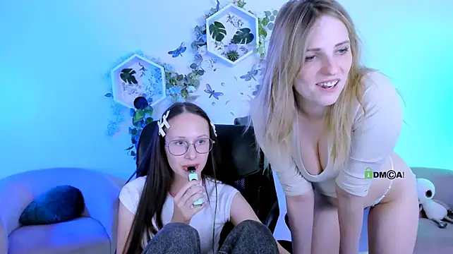 XXX chat uživo modela mona_cloud