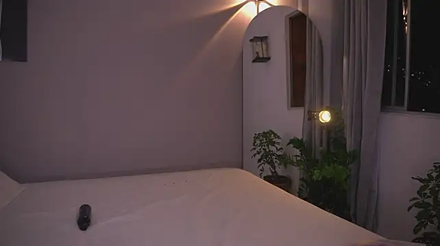 AnnyHizzle's Live XXX Chat