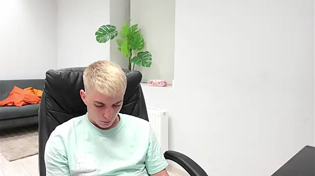 Logan_Falk live XXX chat