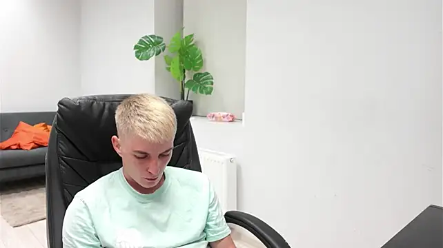 Czat XXX na żywo – Logan_Falk