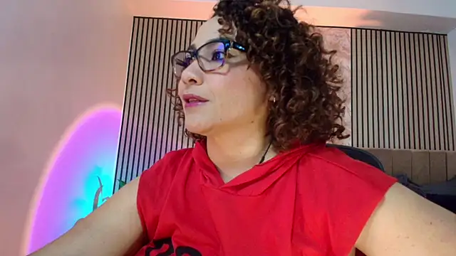 Chat +18 de JuliRamirez ao vivo