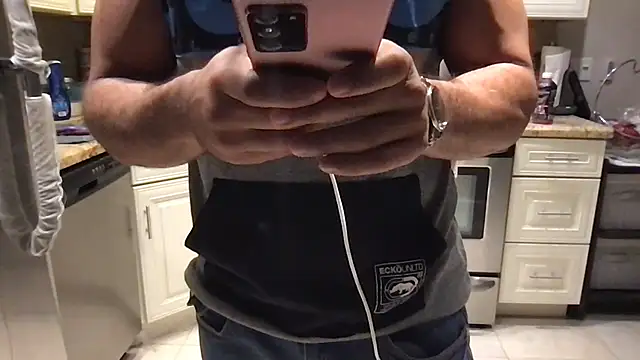 Chat XXX en directo de BigGuyMuscle