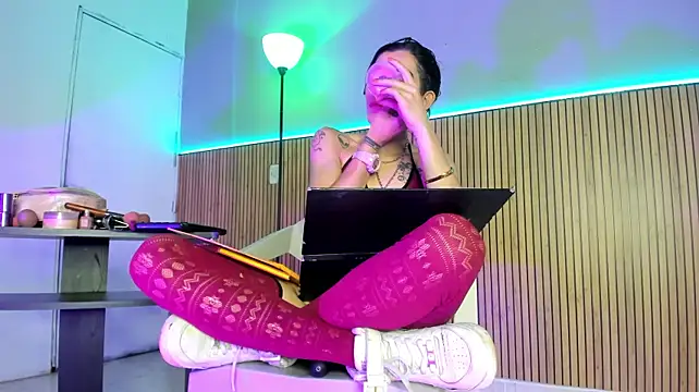 haileycat élő XXX-chatje