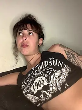 ninapellegrini17's Live XXX Chat