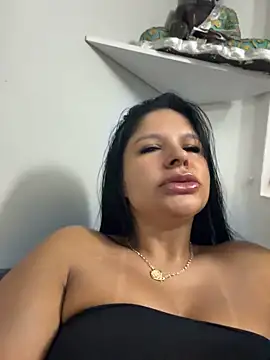 Elara_Luxe's Live XXX Chat