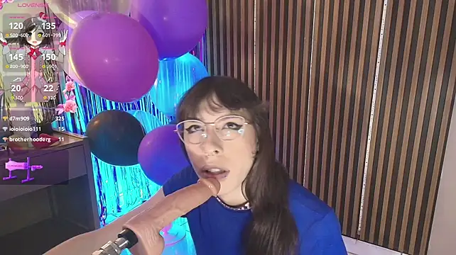 צ'אט XXX בשידור חי של kattt_cut