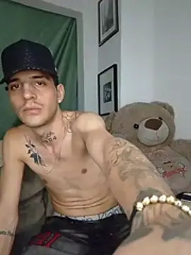 MaxHornyLatinn Live XXX chat