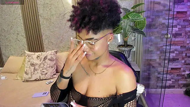 Chatroom XXX en direct de LuciaWallace