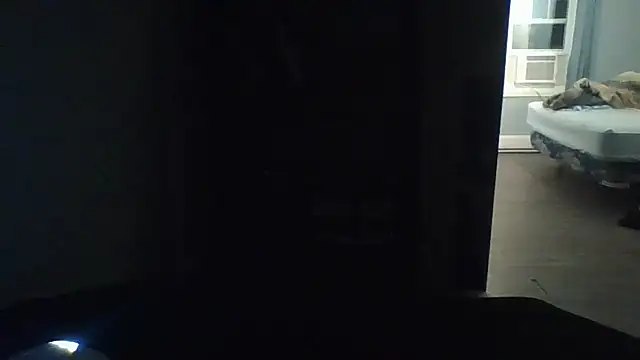 YourBoyToii Show in webcam