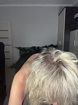 EsterHotMilf Adlı Modelin Canlı XXX Sohbeti