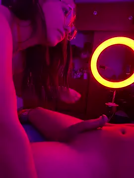 Intimate_Rushn Webbikameraesitys