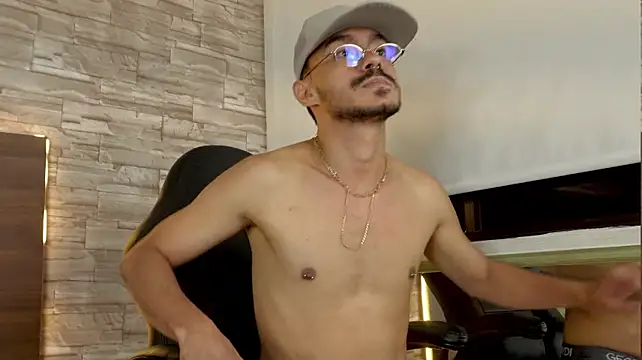 Chat +18 de thomas_montiel ao vivo