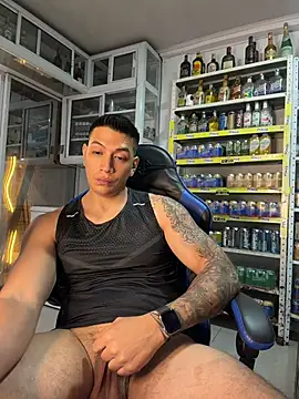 OliverWest04 Adlı Modelin Canlı XXX Sohbeti