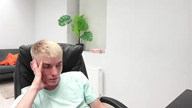 Онлайн чат XXX Logan_Falk