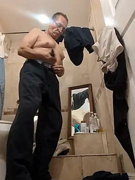 Pokazy przed kamerką – bobby69cock
