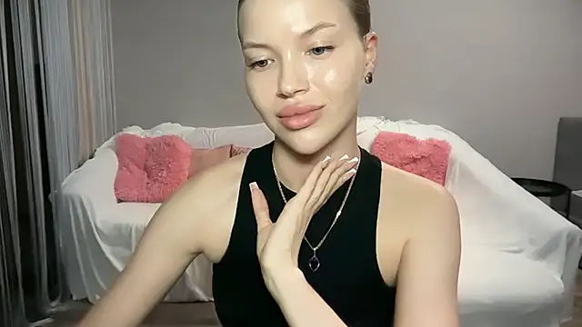 EmmyMills' Live XXX Chat