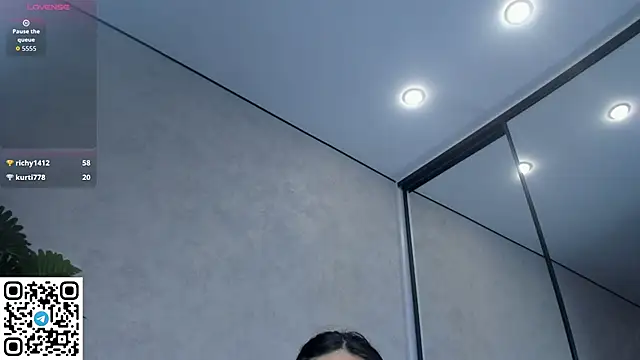 Miss_Iris69's Live XXX Chat