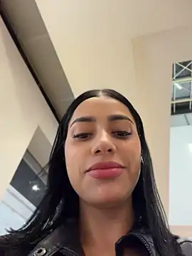 AlannaEvons' Live XXX Chat