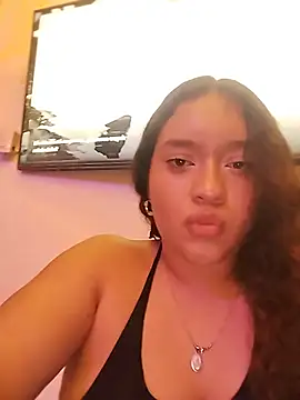 EmiliaTorrez's Live XXX Chat