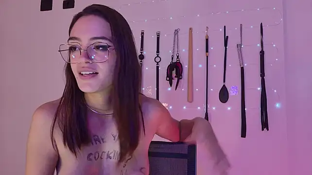 צ'אט XXX בשידור חי של nina_kink
