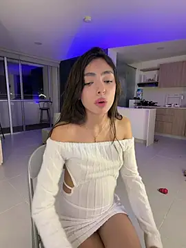 ZaraLuuv's Live XXX Chat