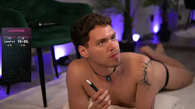 Онлайн чат XXX CurlyStarX