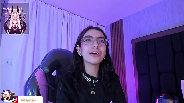 Molly_A's Live XXX Chat